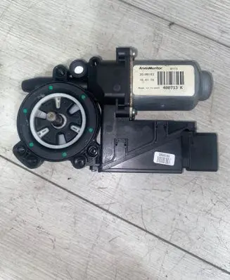 Nissan Primera Front door window regulator motor 400713K 0713