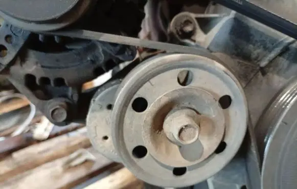 Toyota Corolla Verso AR10 Generator/alternator belt tensioner