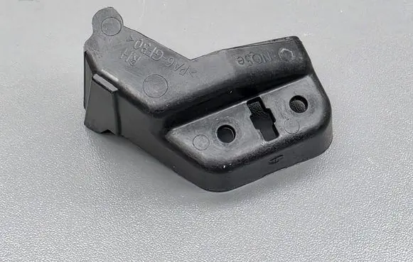 KIA Sportage Headlight/headlamp mounting bracket 