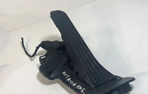 Skoda Octavia Mk2 (1Z) Accelerator throttle pedal 1K2721503M