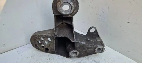 Audi A4 S4 B5 8D Engine mounting bracket 4b0199351b