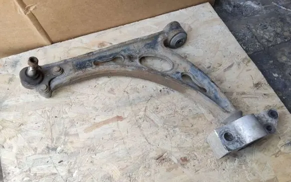 Skoda Octavia Mk2 (1Z) Front lower control arm/wishbone 1K0407153N