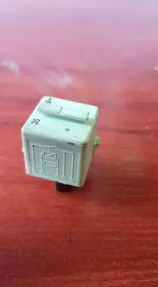 BMW 5 E39 Other relay 8373700