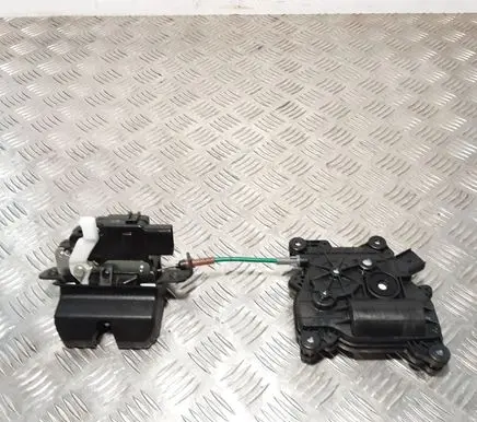 Loading door lock