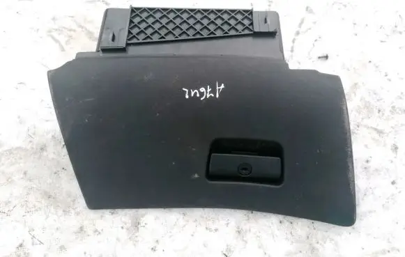 Glove box