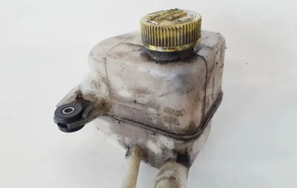 Mazda 323 Power steering fluid tank/reservoir