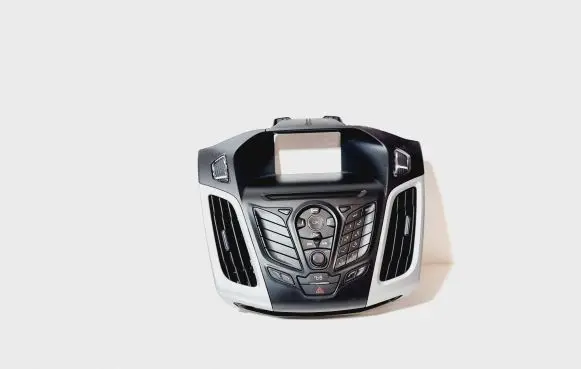 Head unit multimedia control