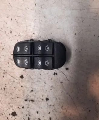 Ford Focus Electric window control switch 98AB14A132DE 03162252