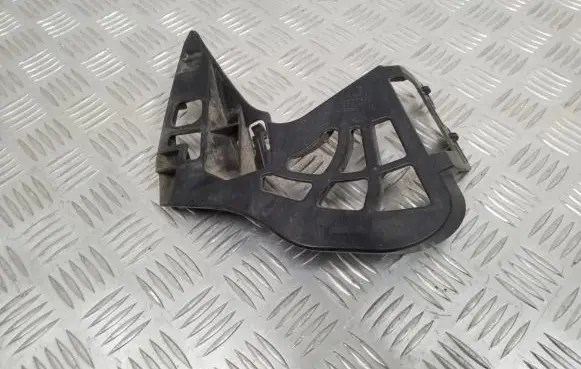 BMW 5 G30 G31 Front bumper mounting bracket 7385347