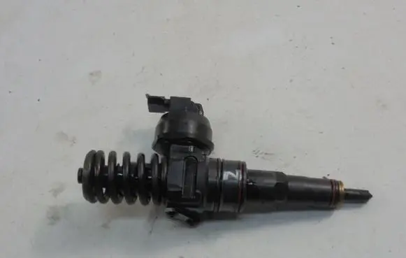 Volkswagen Sharan Fuel injector 038130073AL