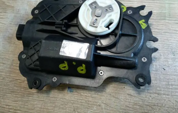 Audi A8 S8 D3 4E Front door lock 4E0837059
