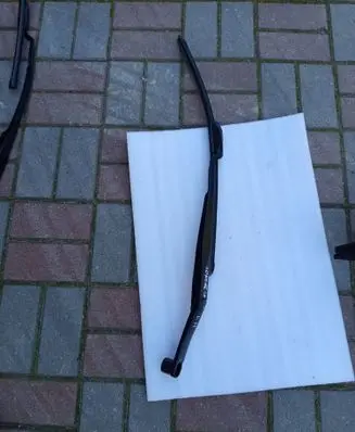 Front wiper blade arm