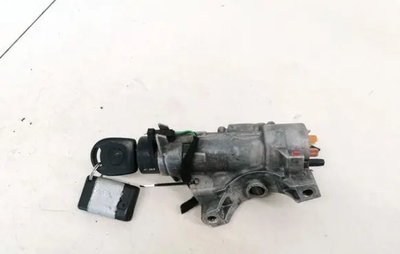 Volkswagen PASSAT B5 Ignition lock 4B0905851A