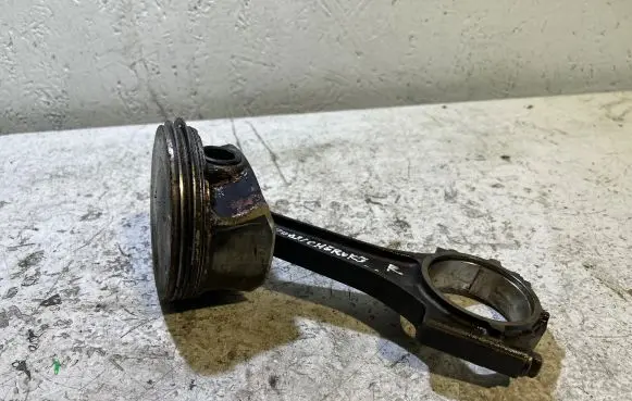 Jeep Grand Cherokee Piston with connecting rod