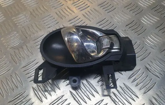 Nissan Juke I F15 Front door interior handle