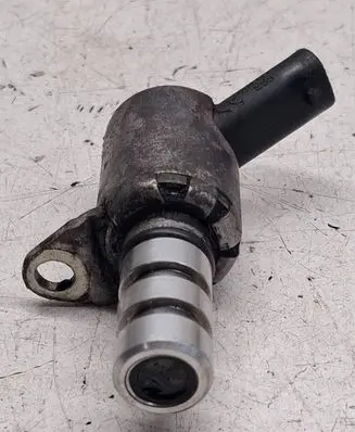 Audi Q7 4L Camshaft vanos timing valve 06E115243G