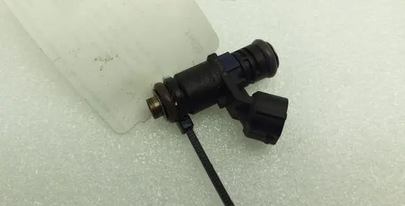 Skoda Fabia Mk3 (NJ) Fuel injector 04E906031F