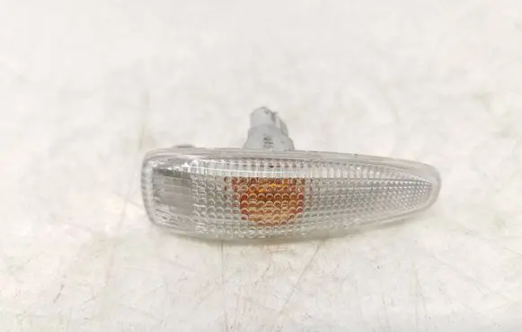 Mitsubishi Outlander Front fender indicator light