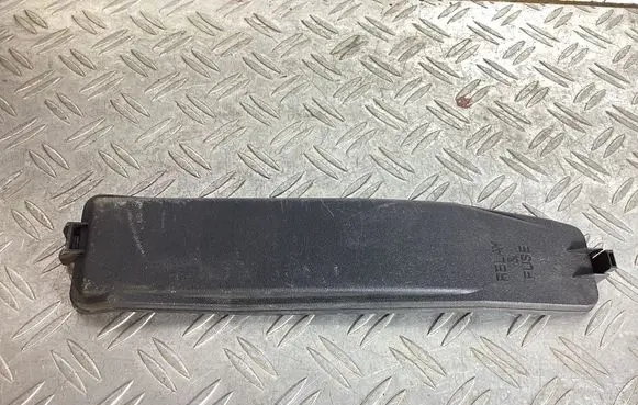 Lexus LS 460 - 600H Fuse box cover 8266250400