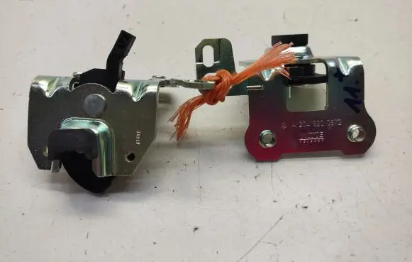 Mercedes-Benz C W204 Seat back rest lock catch A2049200572