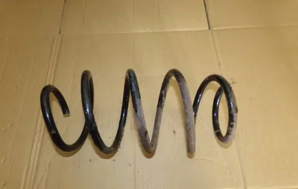Volkswagen Golf V Front coil spring