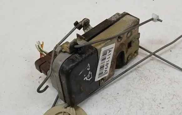 Peugeot 406 Front door lock 