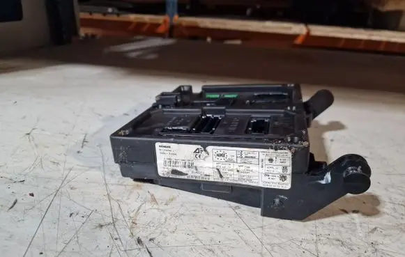Ford Galaxy Fuse module S110730300J