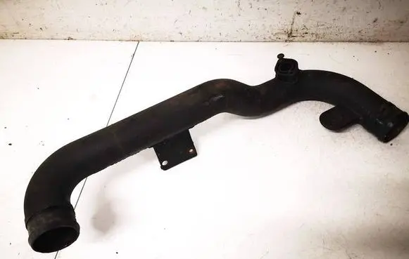 Volkswagen PASSAT B5 Intercooler hose/pipe 8D0145840M
