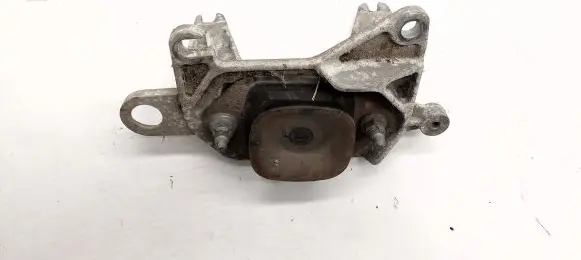 Nissan Qashqai Engine mount bracket