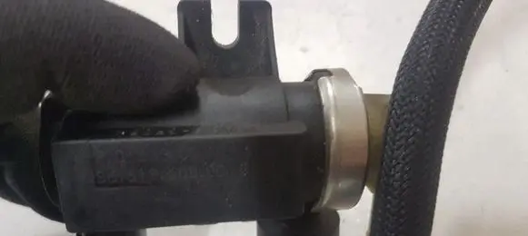 Citroen C5 Turbo solenoid valve 70163300 9661960380
