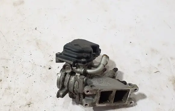 Volkswagen PASSAT B8 Throttle valve 04L128059R
