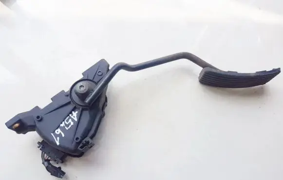 Mitsubishi Carisma Accelerator throttle pedal m865642 30865642