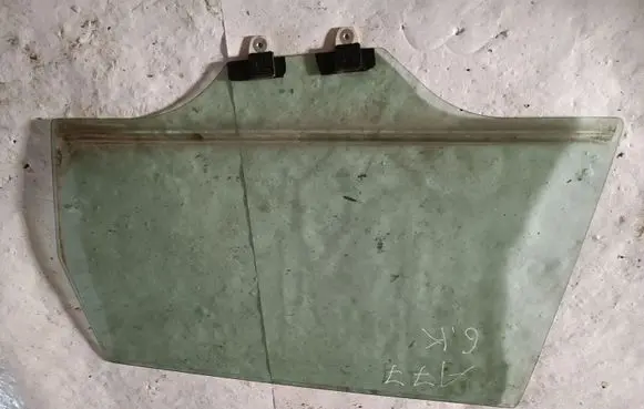 Honda FR-V Rear door window glass AS2
