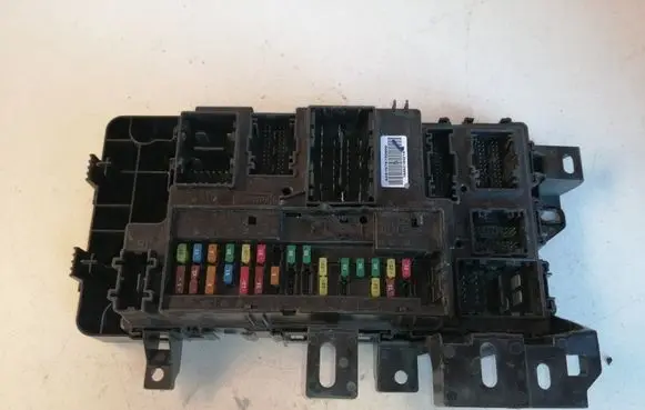 Ford Mustang VI Fuse module JR3T15604HFH JR3T15604