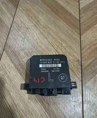 Mercedes-Benz C W203 Door control unit/module 2038202185 3X1369