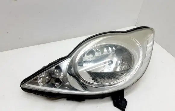 Peugeot 107 Headlight/headlamp 811500H030