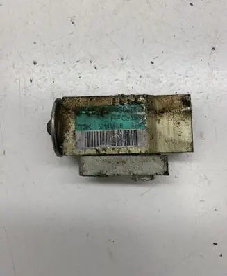Opel Vectra B Air conditioning (A/C) expansion valve 655701P 52143490