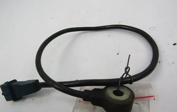 Audi A4 S4 B5 8D Detonation knock sensor 054905377