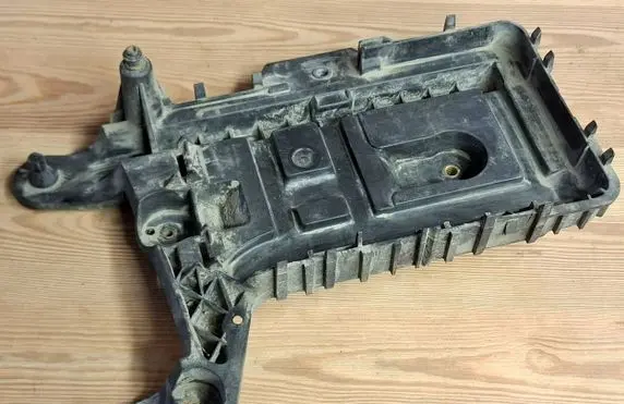 Volkswagen Caddy Battery tray 1K0915333