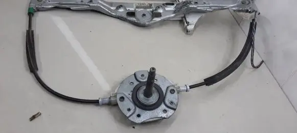 Rear door manual window regulator