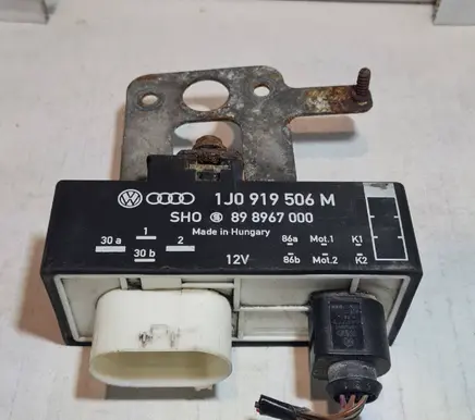 Seat Ibiza III (6L) Coolant fan relay 1J0919506M 898967000