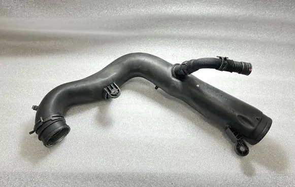 Volkswagen PASSAT B6 Intercooler hose/pipe 1K0129654K