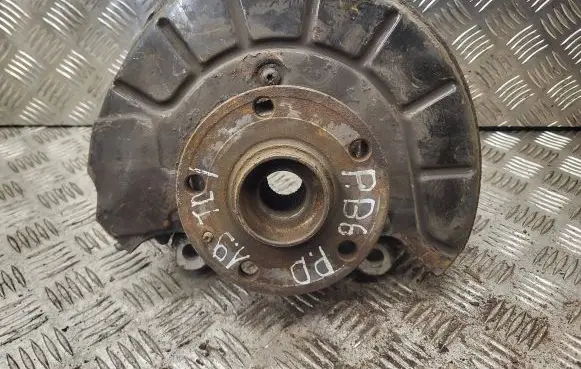 Volkswagen PASSAT B6 Front wheel hub