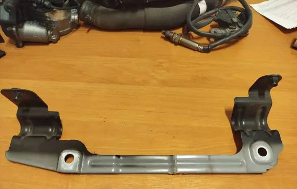 Audi A6 S6 C8 4K Fender mounting bracket 4K0821168 40Z18 03S4018
