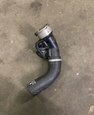 Volvo XC90 Intercooler hose/pipe 31422095
