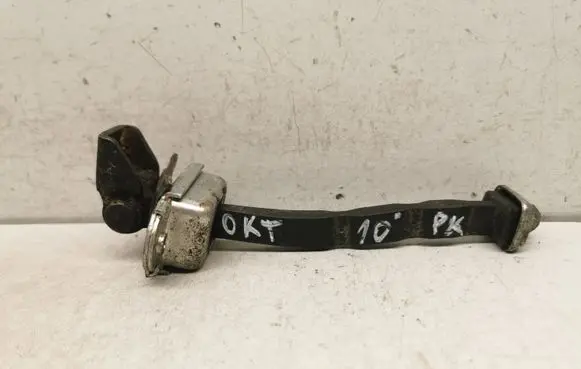 Skoda Octavia Mk2 (1Z) Front door check strap stopper