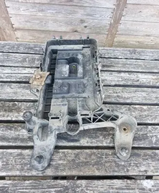 Volkswagen Touran I Battery tray 