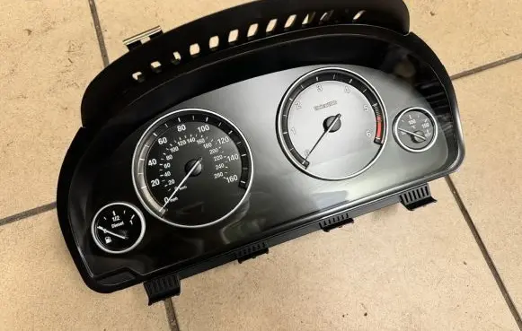 BMW 5 F10 F11 Speedometer (instrument cluster) 9280485 1000148379 25811511