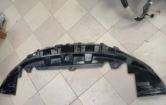 Volvo XC70 Front bumper skid plate/under tray 30698425 BP3ED
