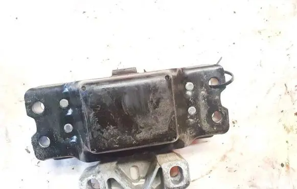 Skoda Octavia Mk2 (1Z) Engine mount bracket 1k0199555